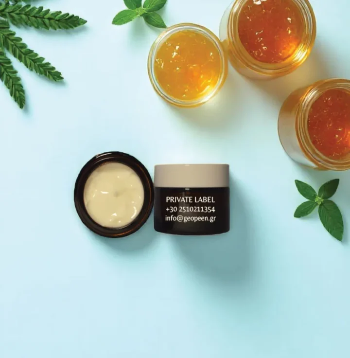 Φυσική κρέμα ματιών με εκχύλισμα πρόπολης από το geopeen.gr – Ενυδάτωση, λάμψη, μείωση μαύρων κύκλων και αντιγήρανση